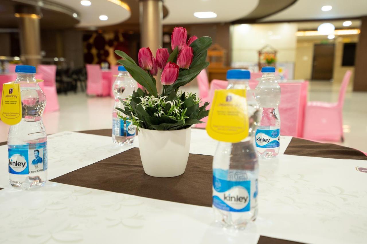 Jalashray Resort Nadiād Екстериор снимка