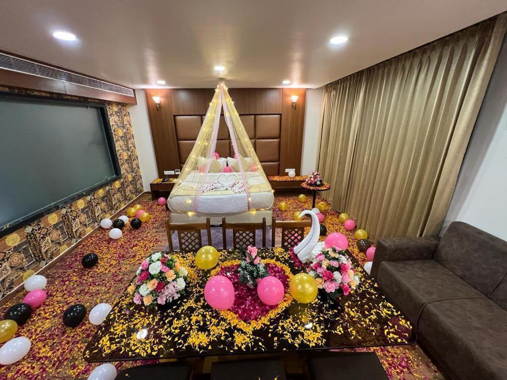 Jalashray Resort Nadiād Екстериор снимка