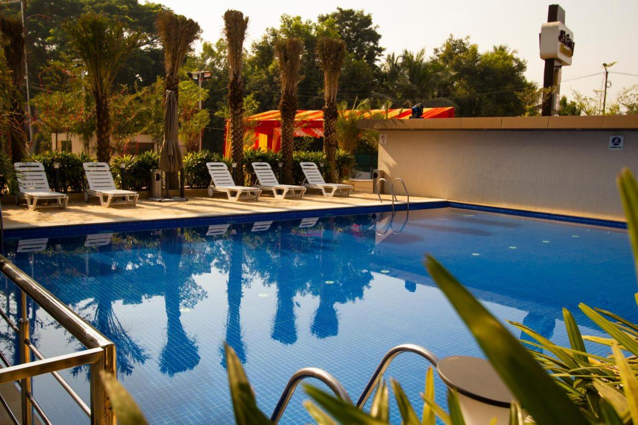 Jalashray Resort Nadiād Екстериор снимка