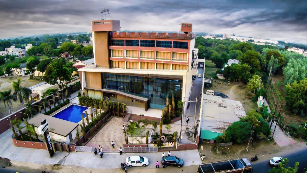 Jalashray Resort Nadiād Екстериор снимка